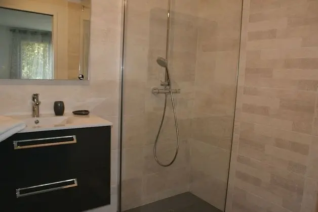 Tek Büyük Yataklı Oda, Havuz Manzaralı (Ti Bihan)