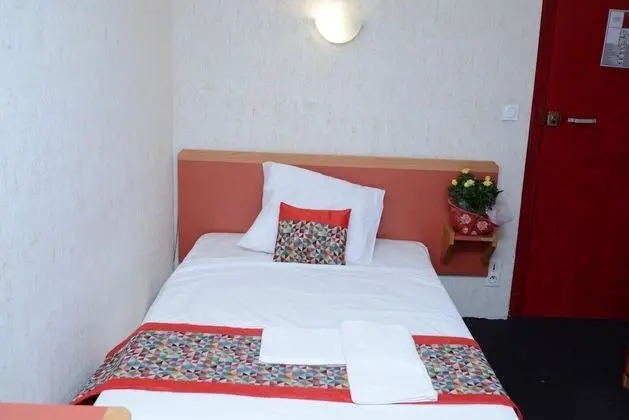 Büyük Yataklı Tek Kişilik Oda