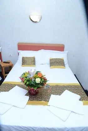 Büyük Yataklı Tek Kişilik Oda