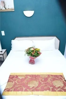 Büyük Yataklı Tek Kişilik Oda