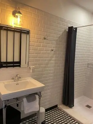 Deluxe Tek Büyük Yataklı Oda, Özel Banyo, Havuz Manzaralı (Rétro)
