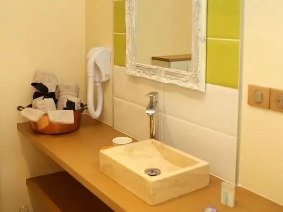 Comfort Tek Büyük Yataklı Oda, Banyolu/Duşlu, Dağ Manzaralı (CALCITE)