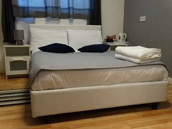 Basic Tek Büyük Yataklı Oda