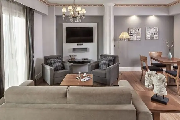 Grand Süit, 1 Yatak Odası, Küvet, Şehir Manzaralı