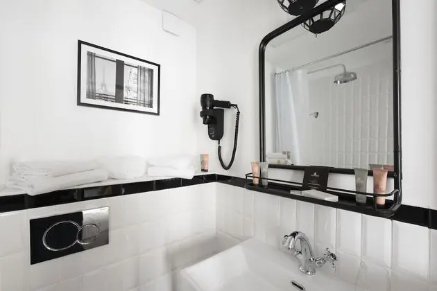 Comfort Tek Büyük Yataklı Oda, Avlu Manzaralı
