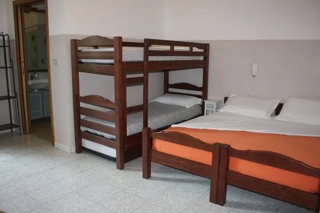 Üç Kişilik Oda