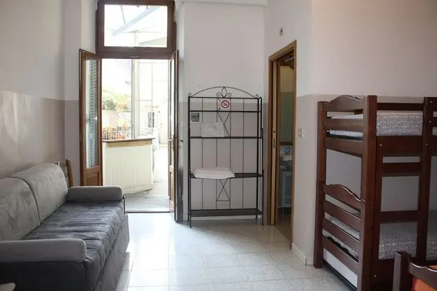 Üç Kişilik Oda
