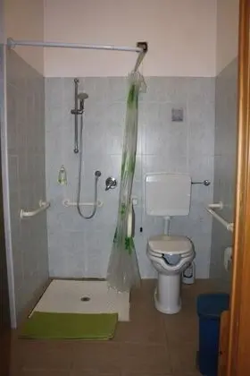 Üç Kişilik Oda