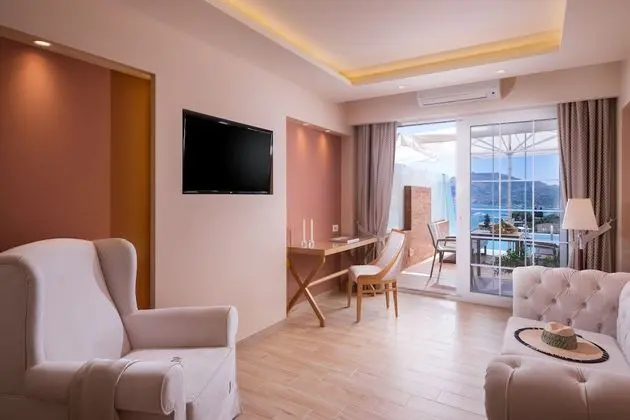 Süit, Kişiye Özel Havuzlu, Deniz Manzaralı