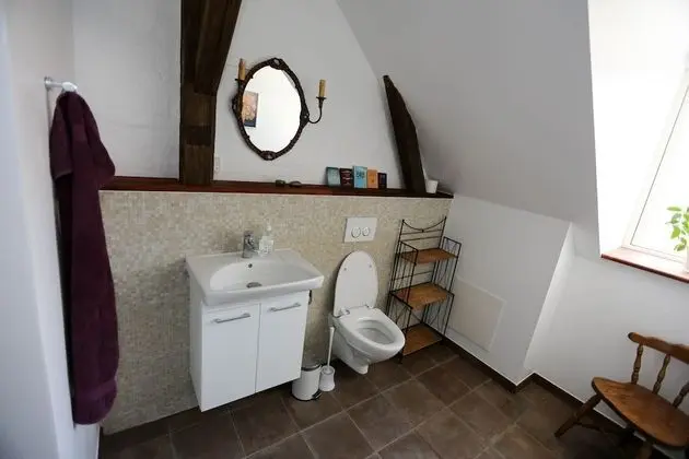 İki Ayrı Yataklı Oda, Ortak Banyo