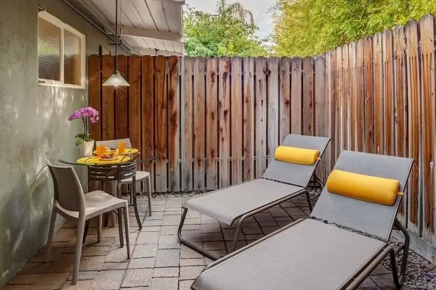 Premium Stüdyo Süit, Veranda, Havuz Manzaralı