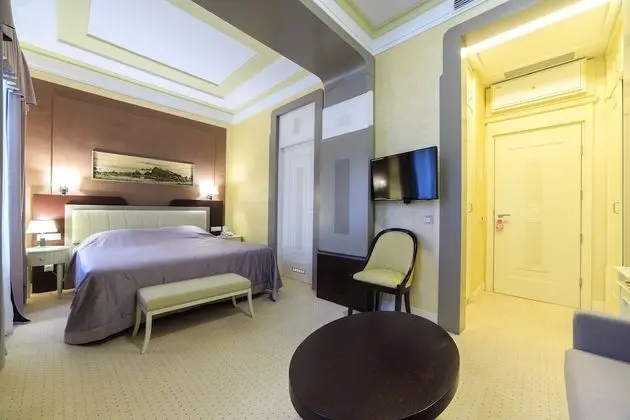 Standard Tek Büyük Yataklı Oda