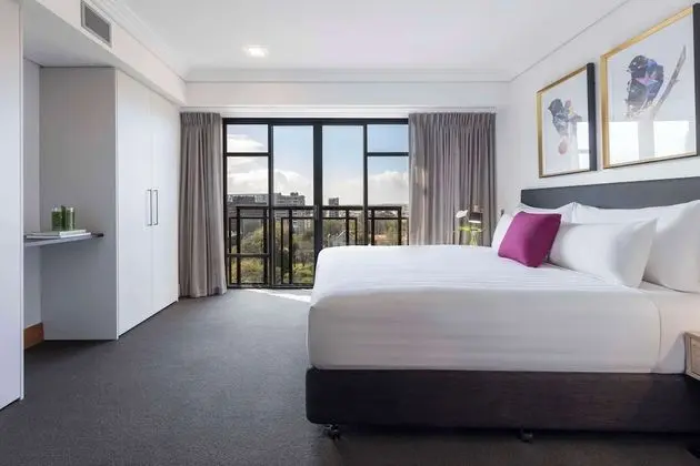 1 Bedroom Park Suite
