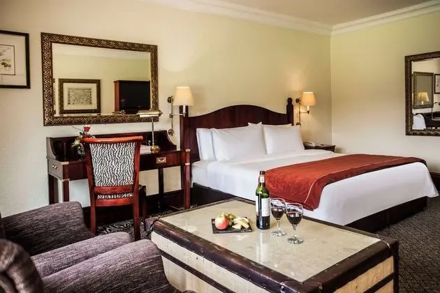 AVANI Club Room