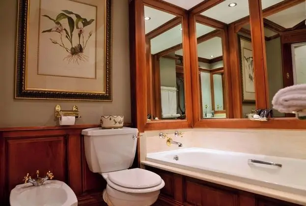 AVANI Suite