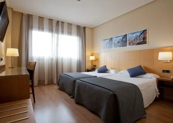 Tek Büyük Yataklı Oda (with parking)