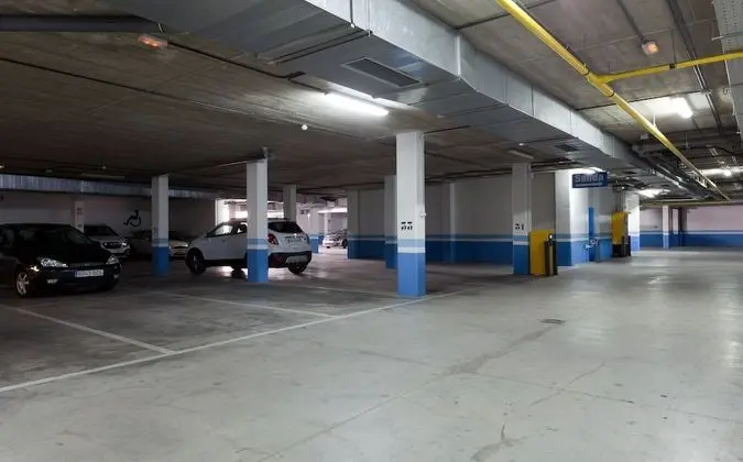 Tek Büyük Yataklı Oda (with parking)