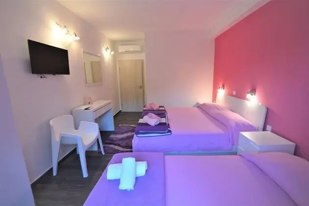 Classic Üç Kişilik Oda, Birden Çok Yatak, Balkon, Bahçe Manzaralı