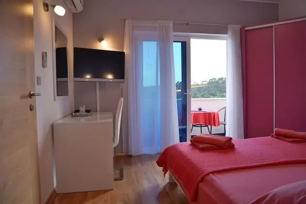 Premium Tek Büyük Yataklı Oda, 1 Büyük (Queen) Boy Yatak, Balkon, Kısmi Deniz Manzaralı