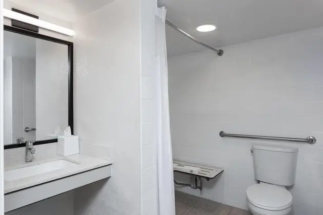 Engellilere uygun banyo