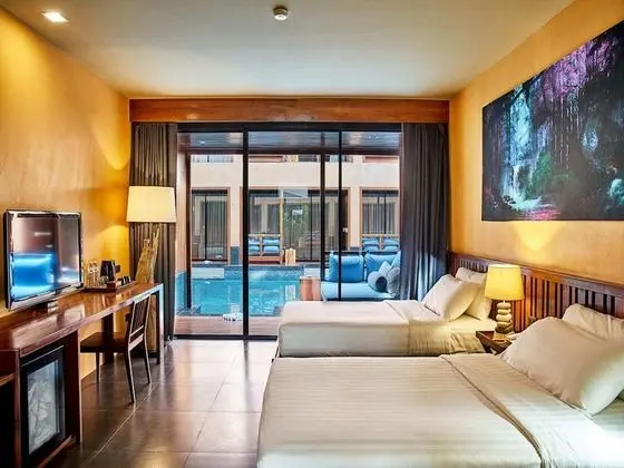 Deluxe Pool Access