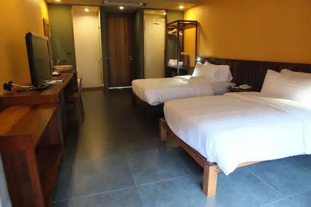 Deluxe Pool Access