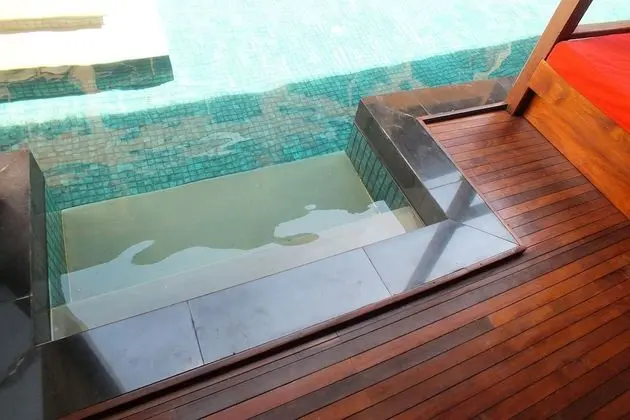 Deluxe Pool Access
