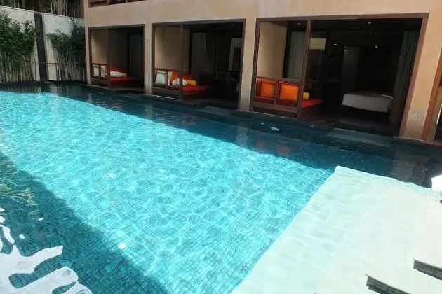 Deluxe Pool Access