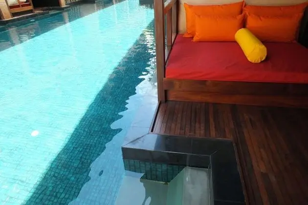 Deluxe Pool Access