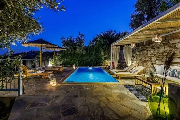 Villa, 3 Yatak Odası, Sigara İçilebilir, Şömine