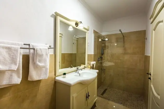 Deluxe Tek Büyük Yataklı Oda, Balkon, Şehir Manzaralı (4*)