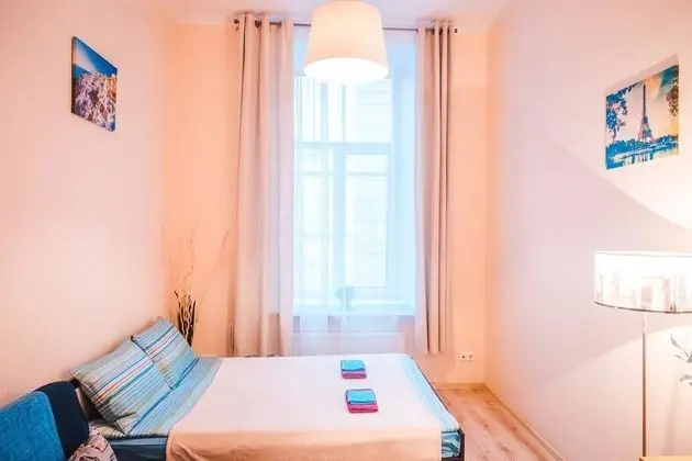 Standard Tek Büyük Yataklı Oda (with Sofa)