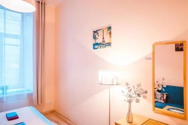 Standard Tek Büyük Yataklı Oda (with Sofa)