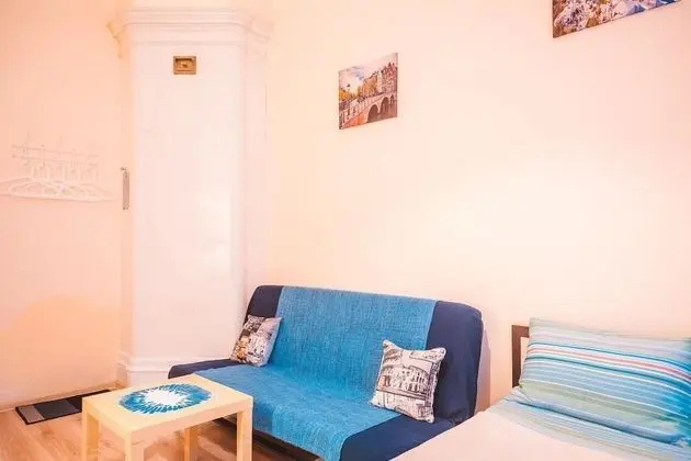Standard Tek Büyük Yataklı Oda (with Sofa)