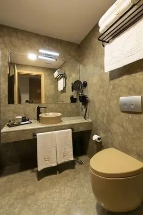 Corner Kara Manzaralı Oda