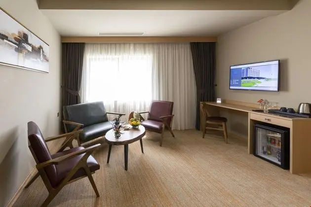 Suite Balkonlu Deniz Ve Şehir Manzaralı