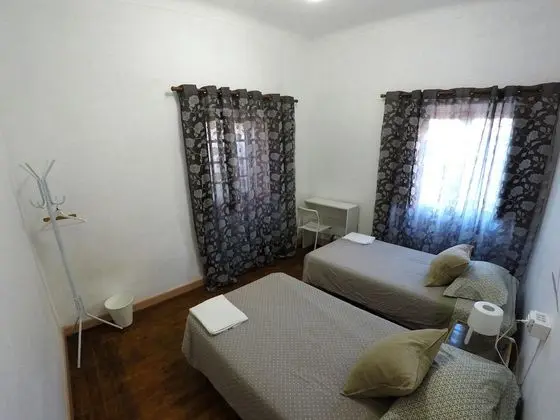 Tek Büyük veya İki Ayrı Yataklı Oda, Ortak Banyo