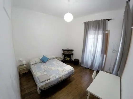 Tek Büyük Yataklı Oda, Ortak Banyo