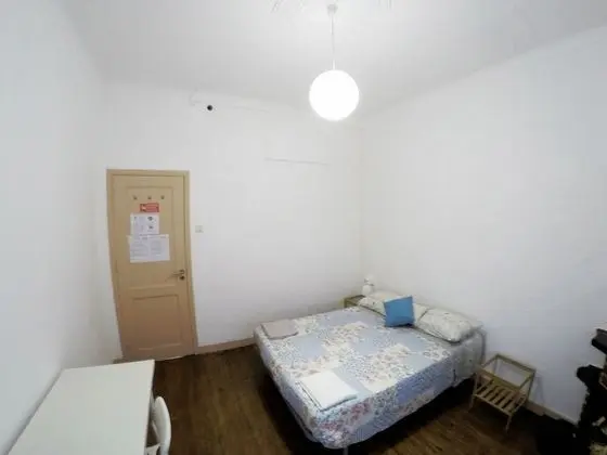 Tek Büyük Yataklı Oda, Ortak Banyo