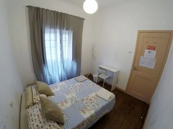 Tek Büyük Yataklı Oda, Ortak Banyo