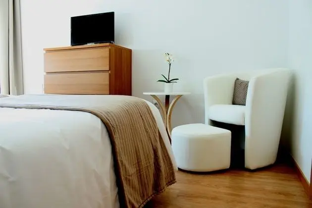 İki Ayrı Yataklı Oda, Ortak Banyo