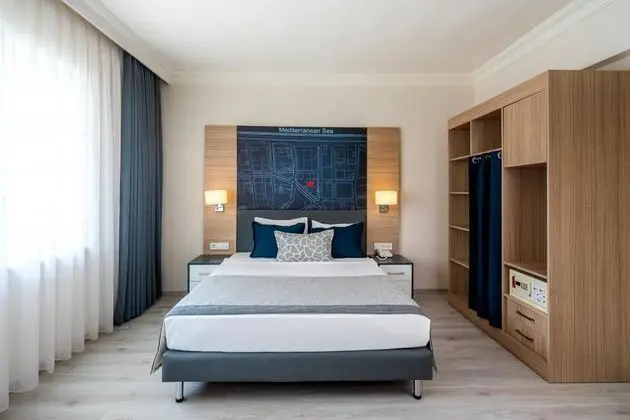 Standart Oda,kara Manzaralı,balkonlu
