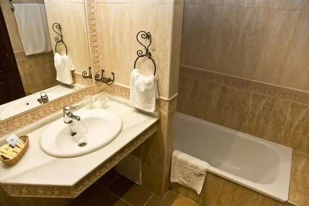 Tek Büyük veya İki Ayrı Yataklı Oda, Balkon