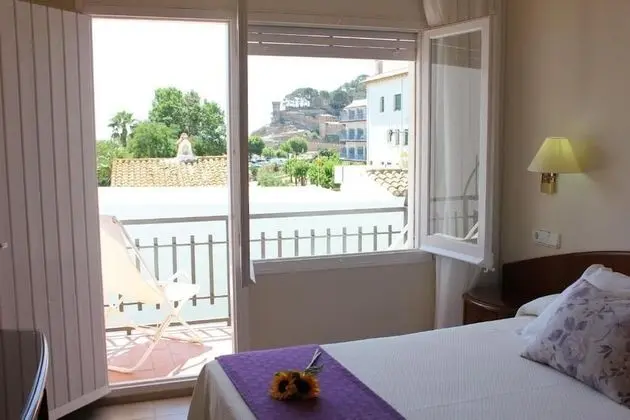 Tek Büyük Yataklı Oda (Castle View)