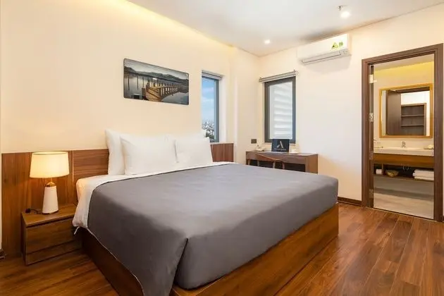 Deluxe Tek Büyük Yataklı Oda, Kısmi Deniz Manzarası