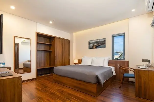 Deluxe Tek Büyük Yataklı Oda, Kısmi Deniz Manzarası