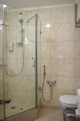 Comfort Tek Büyük veya İki Ayrı Yataklı Oda