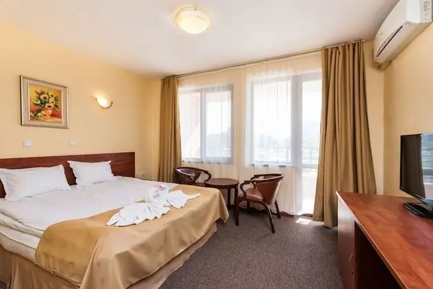Tek Büyük veya İki Ayrı Yataklı Oda (Free WiFi & Parking)