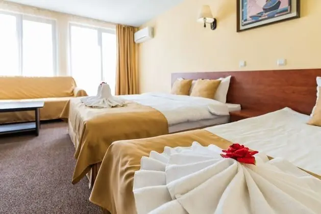 Üç Kişilik Oda (Free WiFi & Parking)