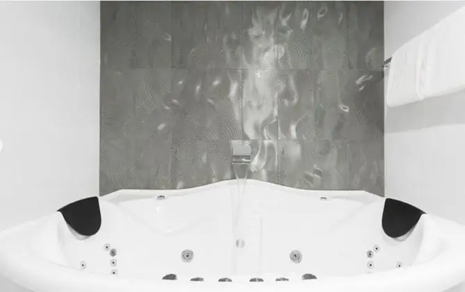 Deluxe Süit, Sıcak Su Küveti